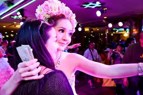 国产人妖在线观看,网络世界的另类风情